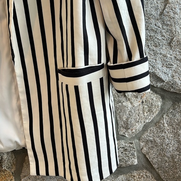 Alice + Olivia Kylie Striped Cotton Blend Twill Blazer - Picture 3 of 8